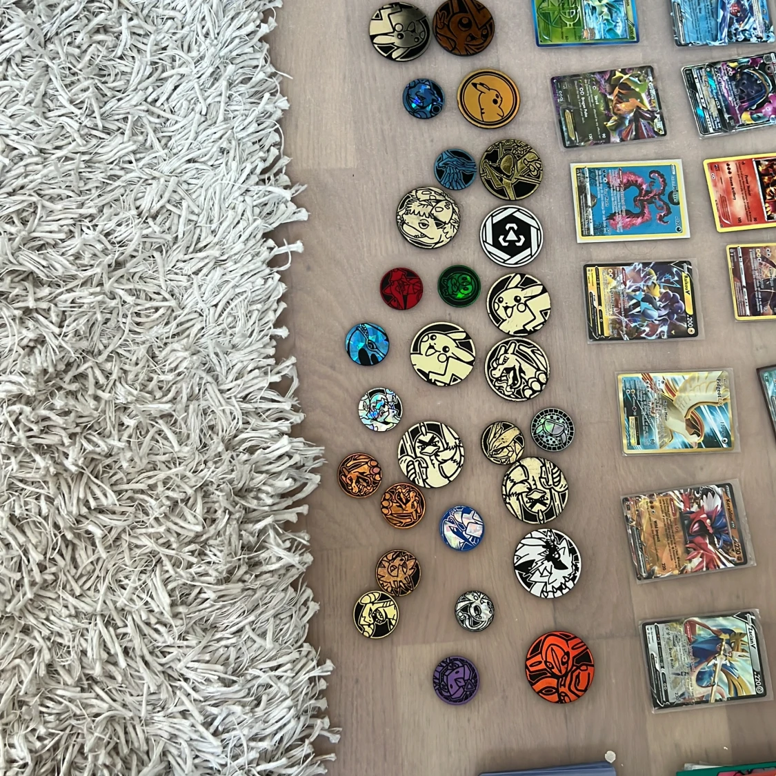 Pokémonkort och samlarpins - Blandad samling tilåter bud och byten med kläder - 2