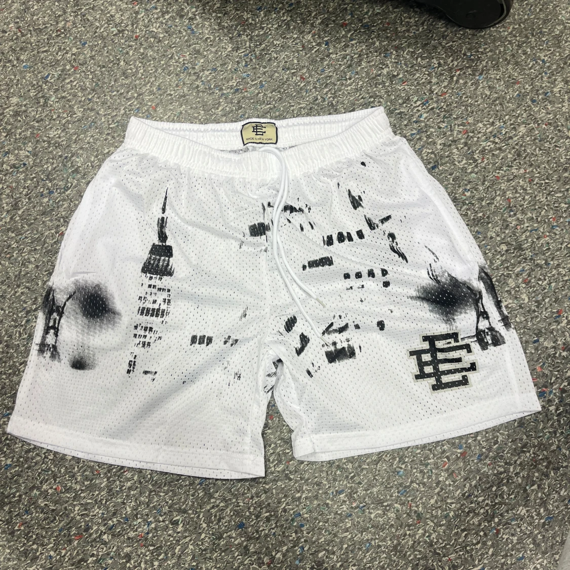 Vita meshshorts från EE