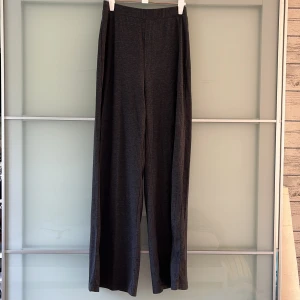 Mörkgråa pyjamasbyxor - Passar även storlek S!