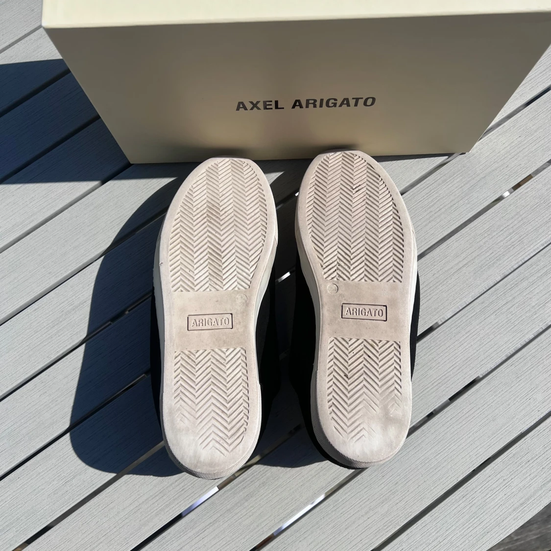 Svarta sneakers från Axel Arigato - 2