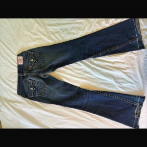 True religion jeans  - Lågmidjade och botcut. Stl 25. Slitna där nere ❤️kan även sälja på Vinted om man vill ha billigare frakt 