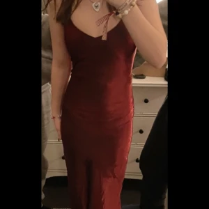 Balklänning - Klänning jag köpt från plick. Har bara använts en gång på studentbal.