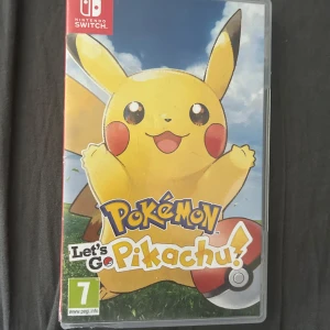 Pokémon: Let's Go, Pikachu! till Nintendo Switch - Säljer spelet Pokémon: Let's Go, Pikachu! till Nintendo Switch. Används ej längre därför jag säljer. Kontakta vid frågor. OBS! Fodralet har ett hål i sig men det är inget som kommer förändra självaste spelet.