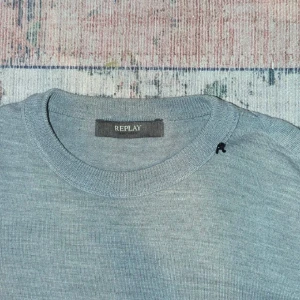 Ljusgrå tröja från Replay M - Säljer en riktig snygg tröja från Replay storlek M mycket fint skick.