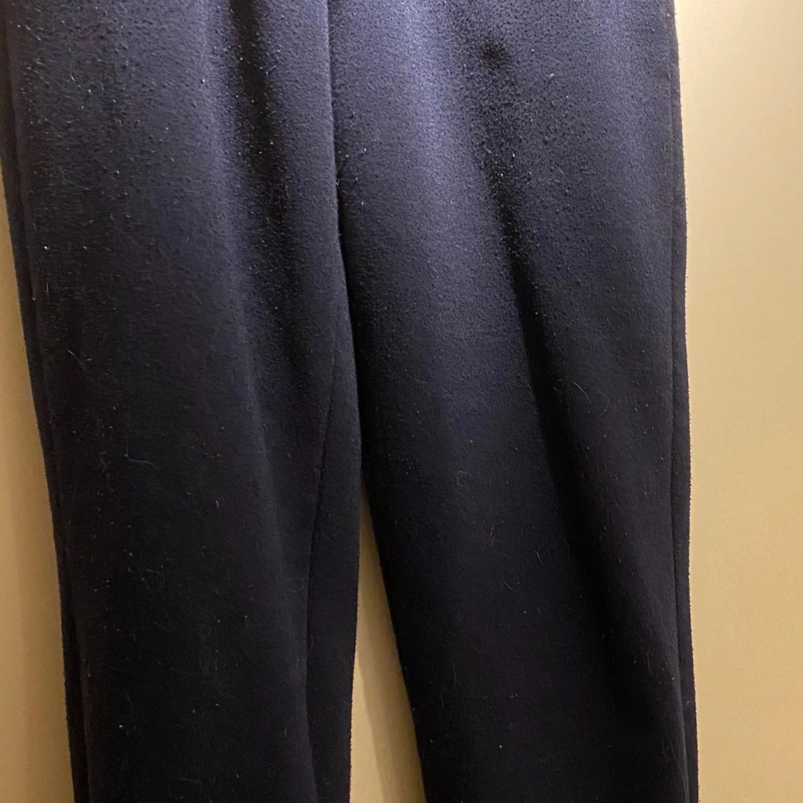 Mörkblå mjukisbyxor med resårmidja - 1