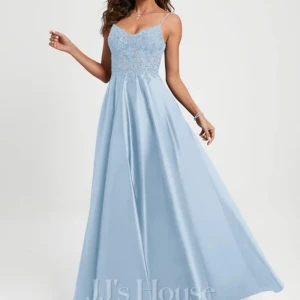 JJ house balklänning  - Säljer min såå fina balklänning från jj house i färgen himmelsblå. Endast använd på balen, men nu kommer den inte längre till användning. Superfint skick, nypris 2173kr!💓