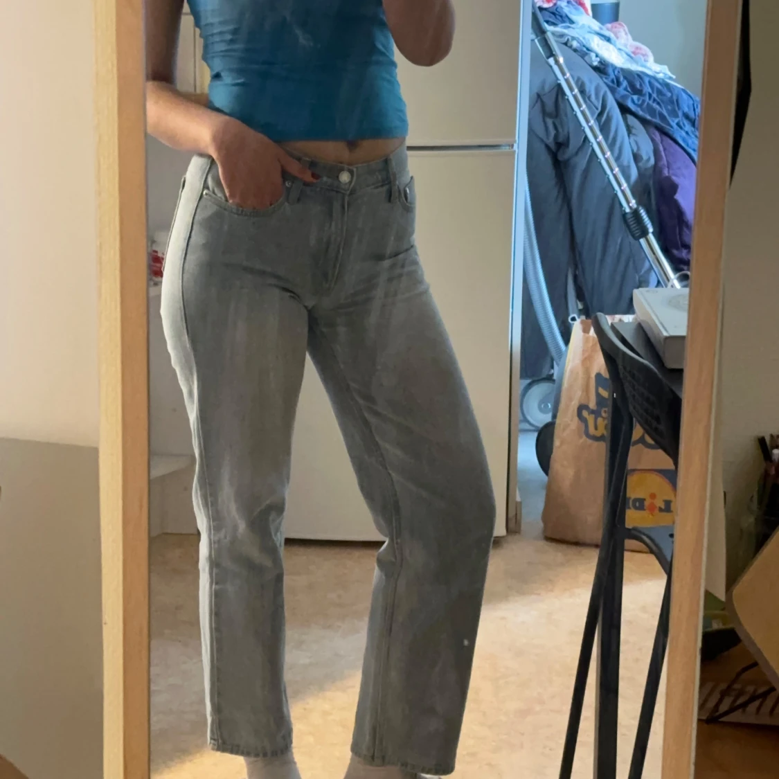 Ljusblå raka jeans - 4