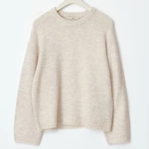 Beige stickad Gina tröja  - Såååå fin stickad tröja från Gina💕 passar perfekt till våren å sommarkvällar