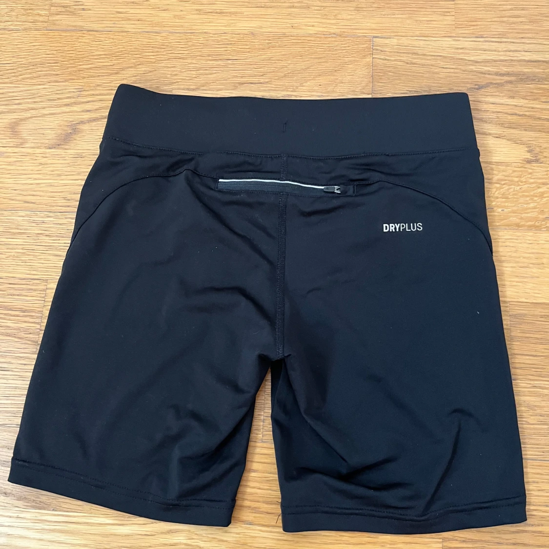 Svarta träningstights shorts från DryPlus - 3