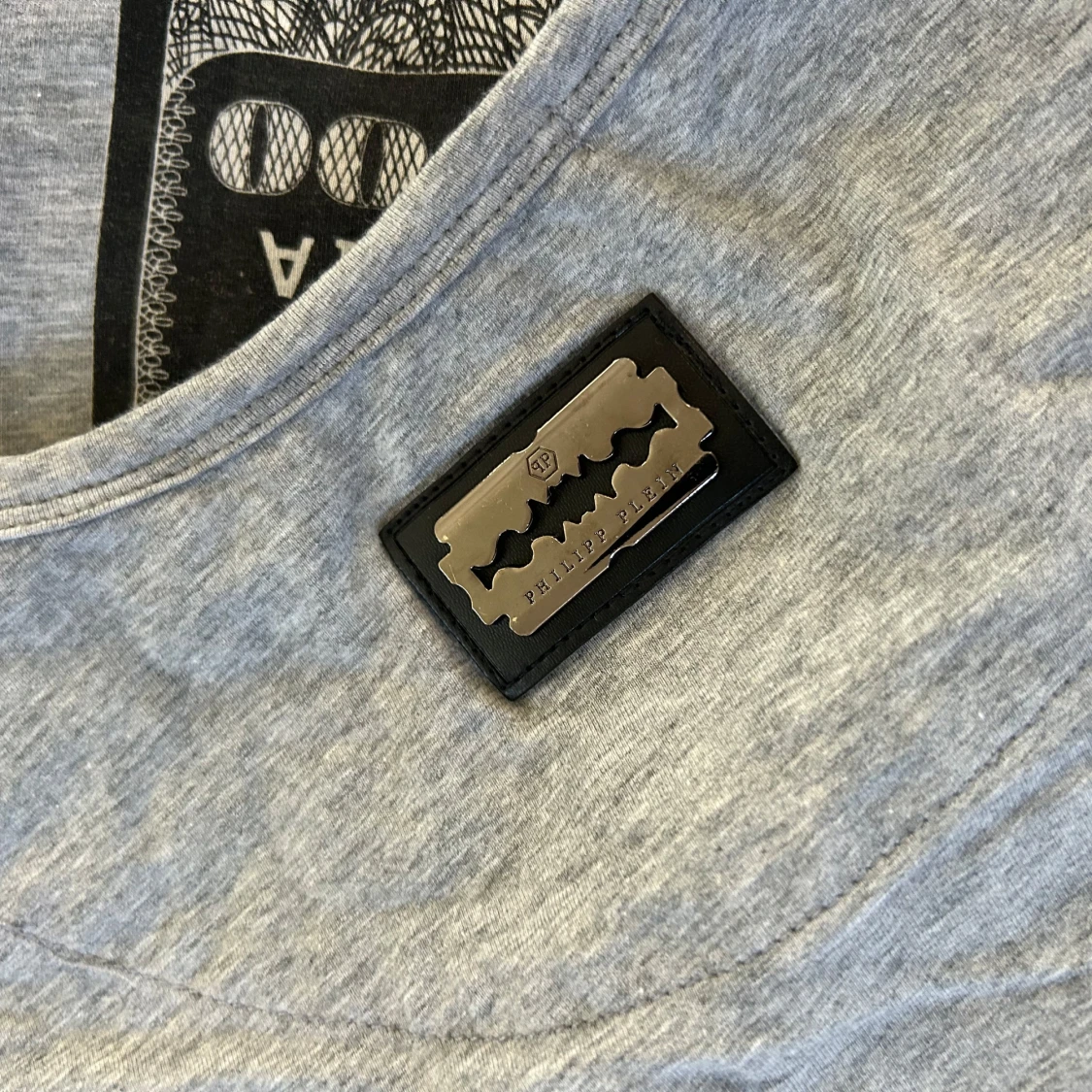 Grå t-shirt med tryck från Philipp Plein - 2