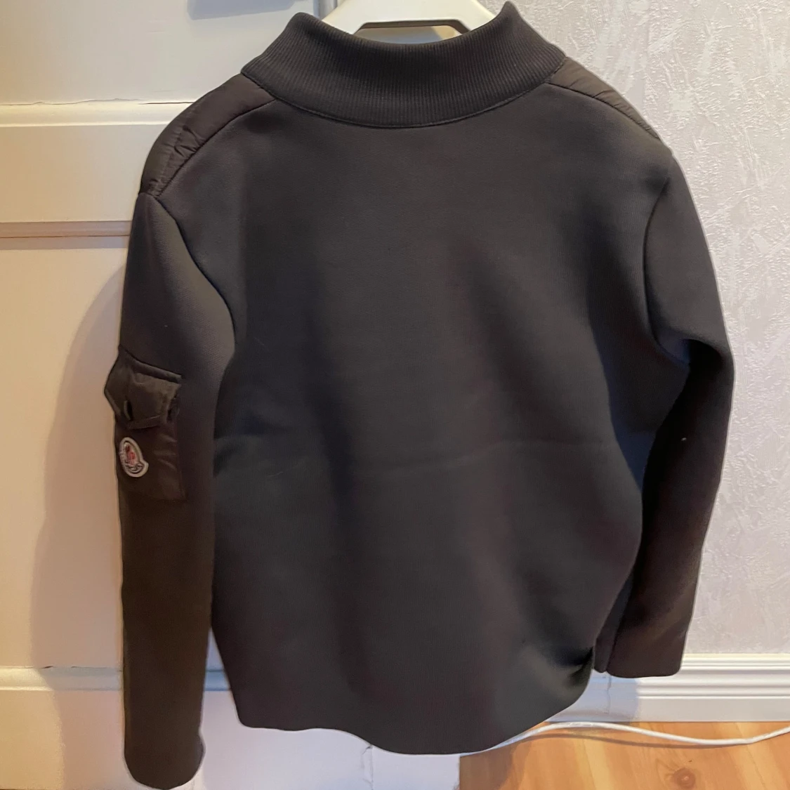 Svart pufferjacka från Moncler - 1