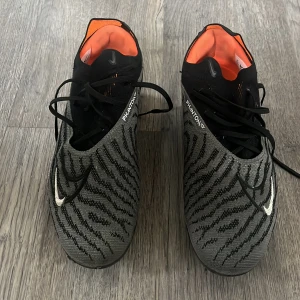 Nike Phantom GX elite 44,5 (28,5 cm) - Säljer ett par Nike phantom GX Elite! Svåra att få tag på idag, pris kan diskuteras!