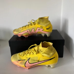 Nike mercurial elite FG - FAST PRIS Storlek 43, bra skick men lite smutsiga då de använts på gräs. Skick 8,5/10, jag vill sälja de för att de passar mig bra och kan sänka priset med.