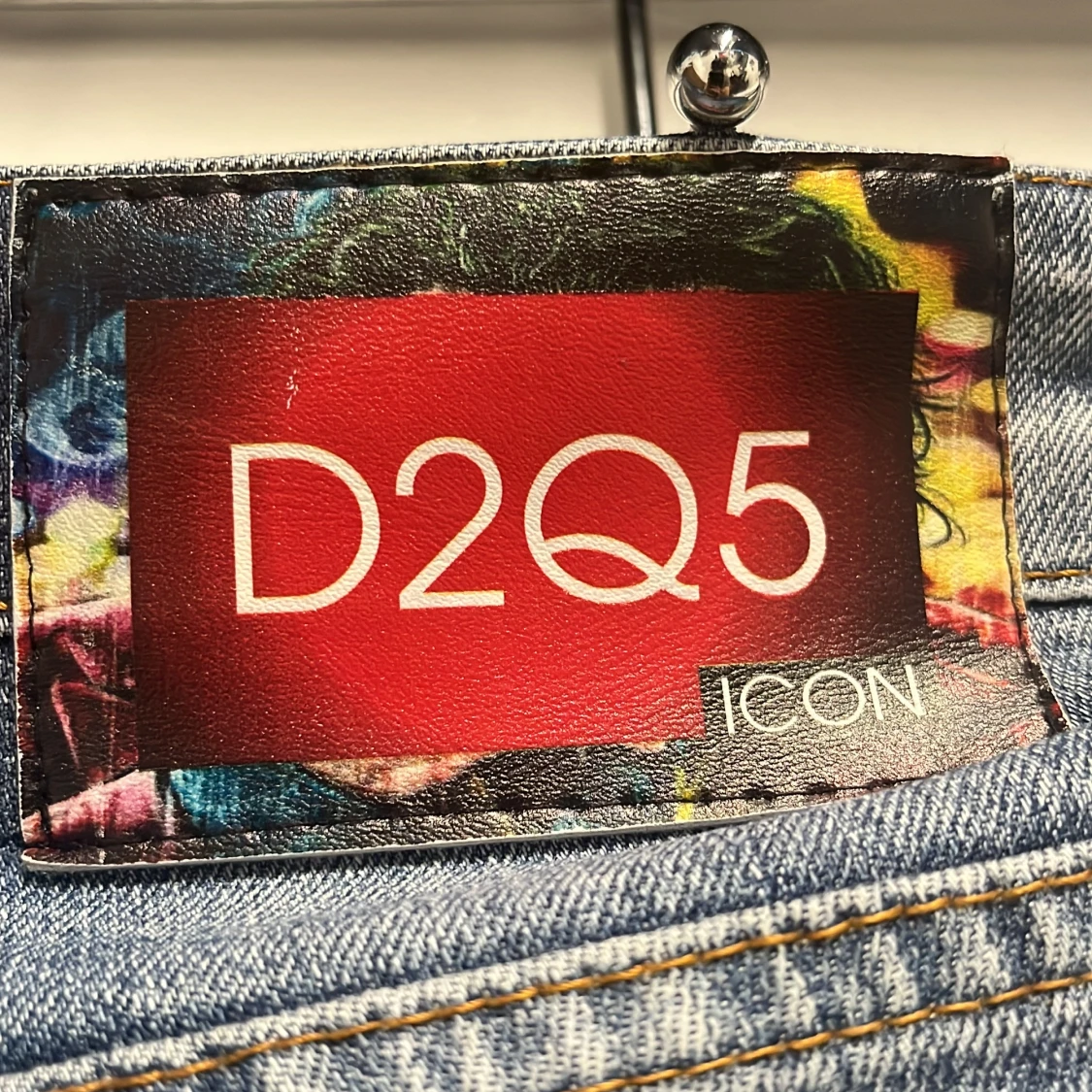 Blå slitna jeans från Dsquared2 - 2