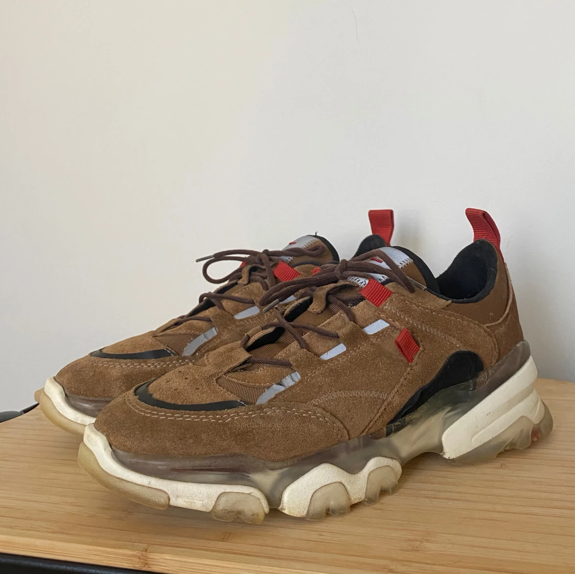 Lloyd bruna sneakers med mockadetaljer - 2