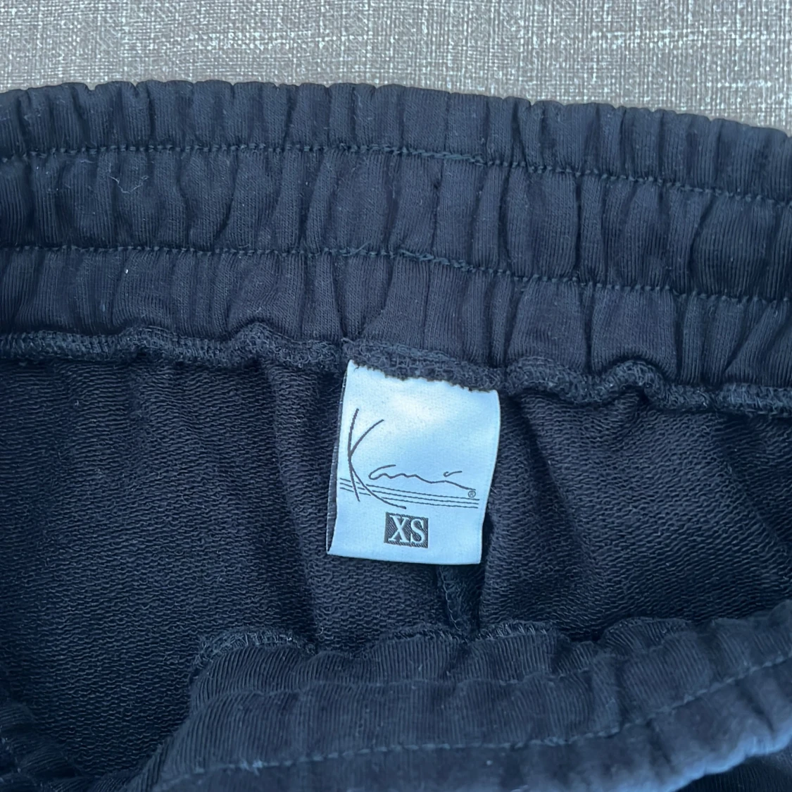 Svarta shorts med snörning från Kamo - 2