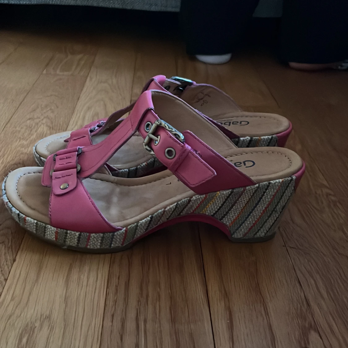 Rosa sandaler med klack från Gabor - 1