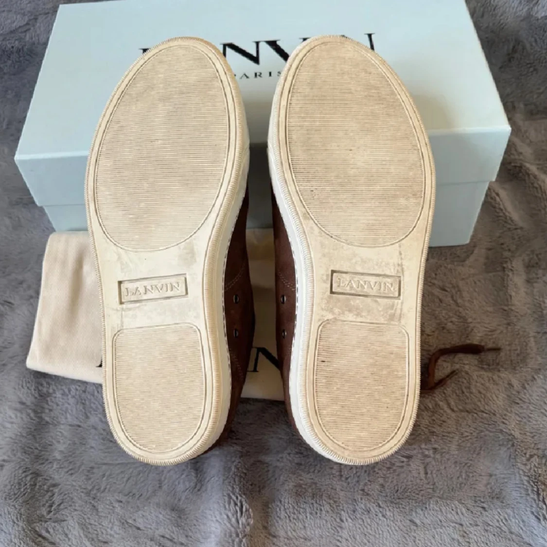 Bruna sneakers från Lanvin i mocka - 1