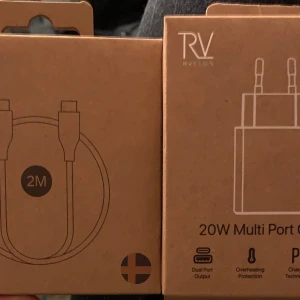 Multiadapter, multisladd och vanliga originalsladdar – allt i oöppnade förpackningar. - Multiadapter, multisladd och vanliga originalsladdar – allt i oöppnade förpackningar. Säljs komplett tillsammans eller var för sig.
