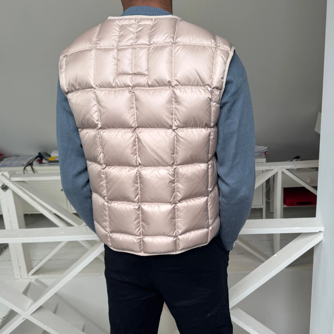 Beige dunväst från Axel Arigato - 3