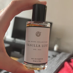 Curiosa parfym  - Helt ny har använts ett fåtal gånger 