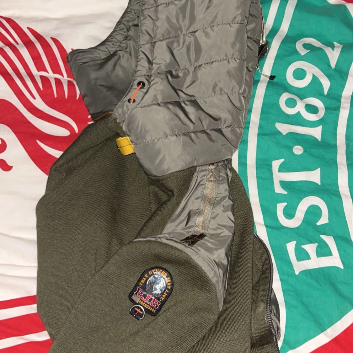 Olivgrön jacka med huva från Parajumpers - 2