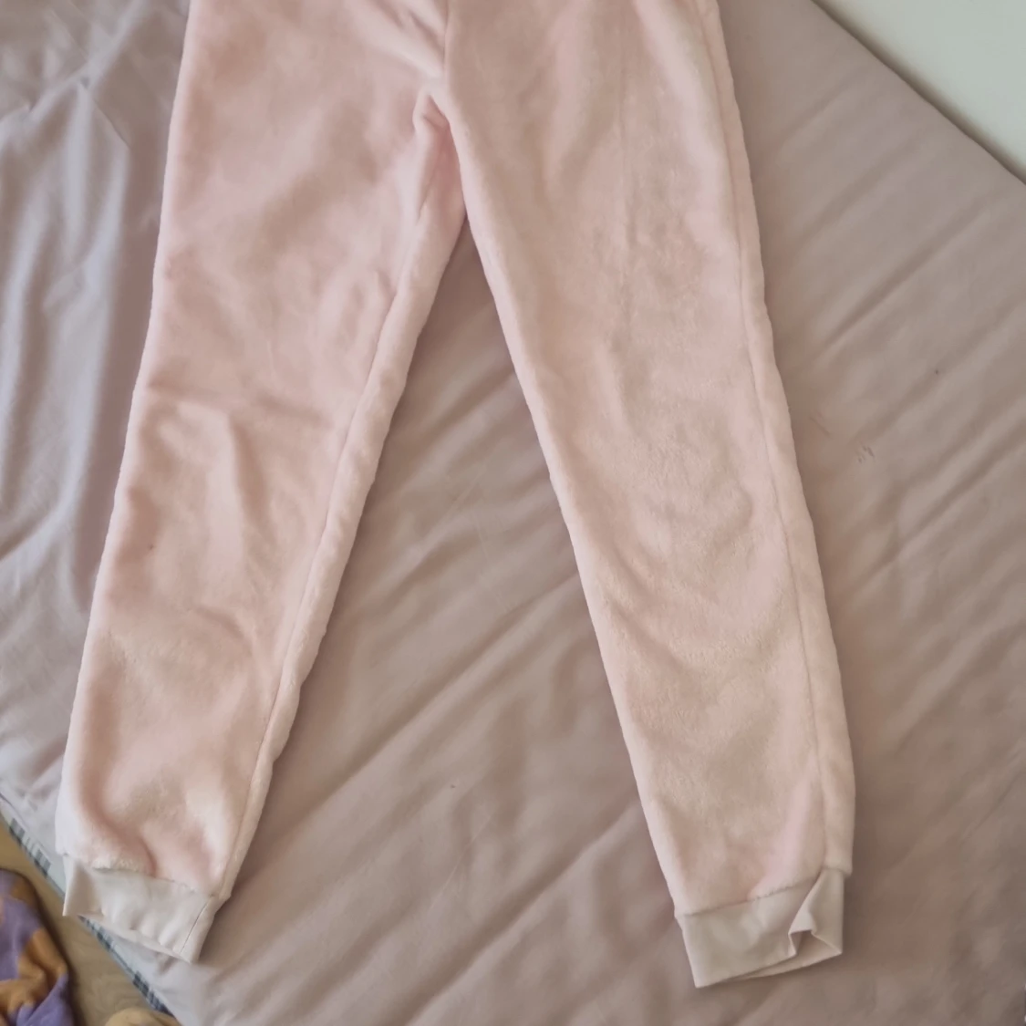 Ljusrosa mjukisbyxor från LCWYOUNG