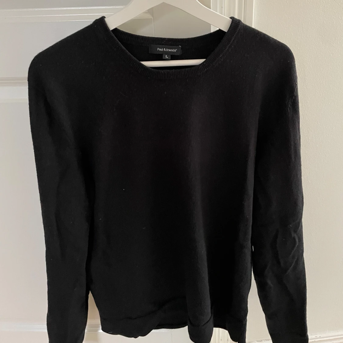 Svart stickad tröja från Paul & friends