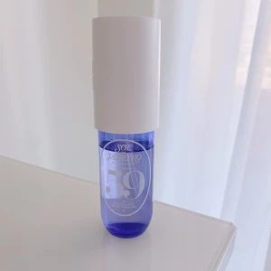 Sol de Janeiro 59  - 90ml, mängd kvar enligt bilden. I bra skick!💜