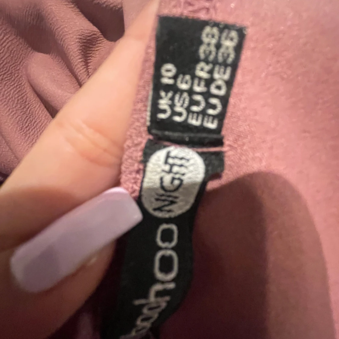 Rosa omlottklänning med puffärmar från Boohoo - 2