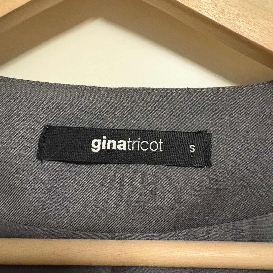 Grå väst från Gina Tricot - 2