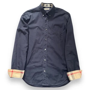 Mörkblå Burberry Skjorta - Storlek: S     Skick: 9/10