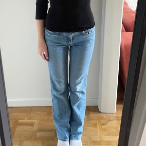 låga levis jeans - superfina levis jeans i modellen low pitch boot💕