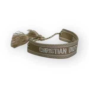 Dior Armband  - Helt nytt aldrig använt. Storleken är justerbar. Kan frakta eller mötas i Stockholm. Postar inom 24 timmar