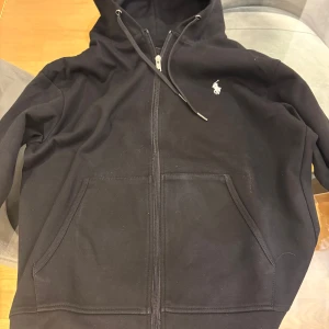 Ralph lauren kofta - Svart Ralph lauren kofta. Storlek S