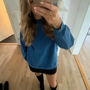 Blå mysig tröja  - Superfin blå tröja från Gina tricot💙jättefint sick! 