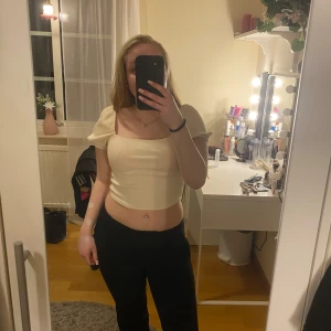 Vit tröja  - Vit tröja från hm typ stickad