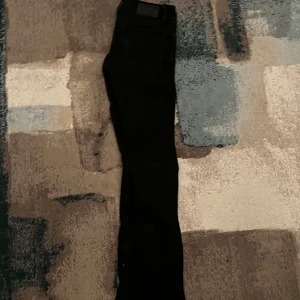 Svarta slim jeans från Jack & Jones - Snygga svarta slim jeans från Jack & Jones. Perfekta för en stilren look. 