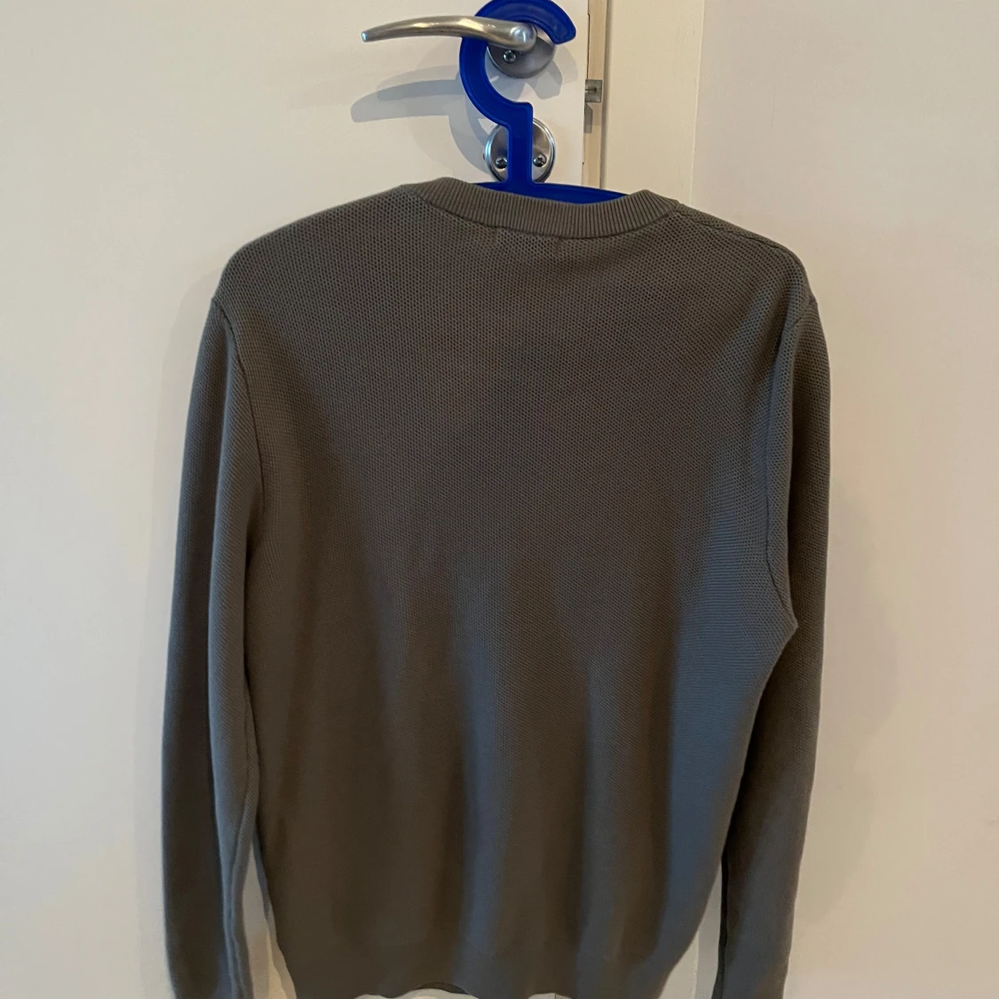 Grå stickad tröja från Cubus - 1