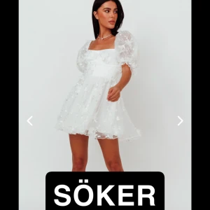 Söker denna klänning ifrån selfie Leslie i storlek xs eller s - SÖKER I XS ELLER S