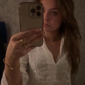 Blus Zara - Fin blus från Zara med broderingar💕