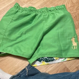 Dubbelsidiga badshorts från Polo - Dubbelsidiga badshorts från Polo Ralph lauren i S! Fint skick.