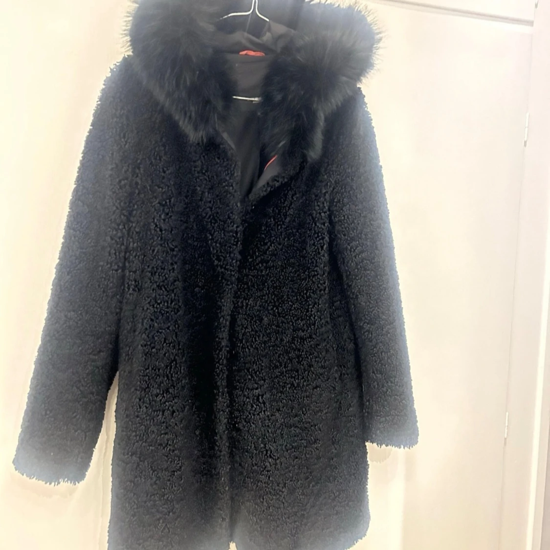 Svart Joplin teddyjacka med pälskrage från Rock & Blue