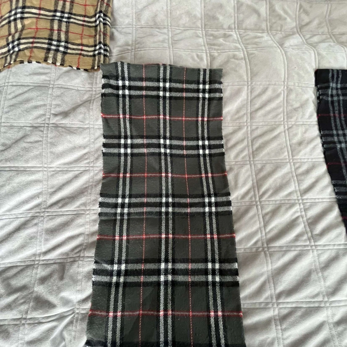 Burberry halsduk röd/svart  - 2