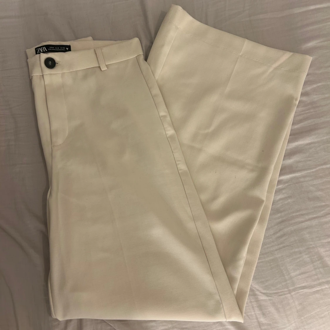 Vita kostymbyxor från Zara