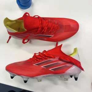 Fotbollsskor Adidas - Säljer mina oanvända adidas. 