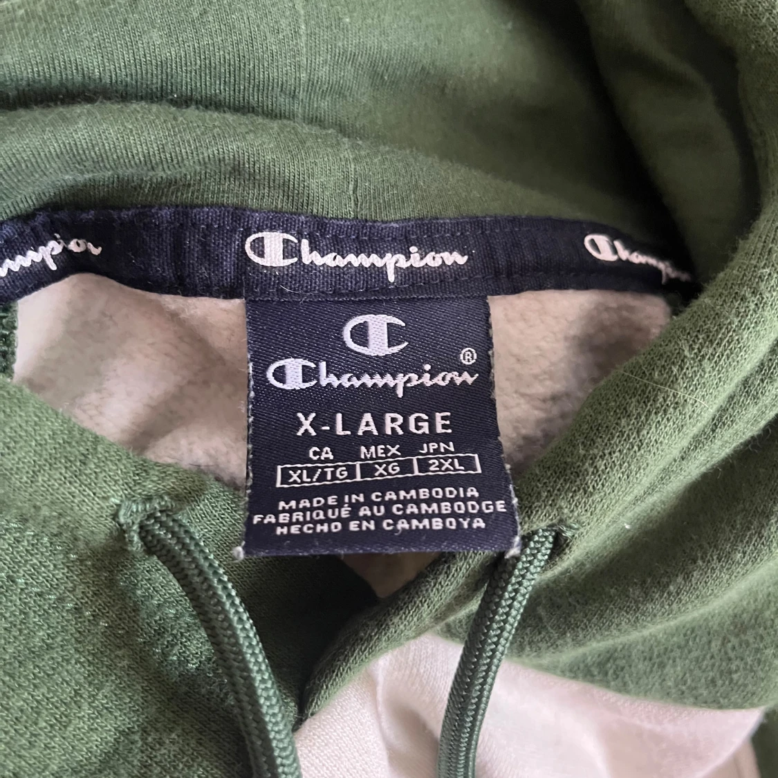 Grön och vit hoodie från Champion - 2