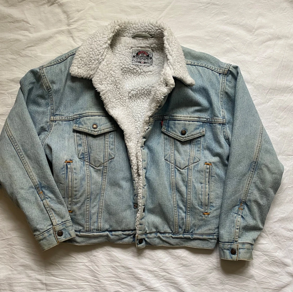 Jeansjacka med teddyfoder från Levi's