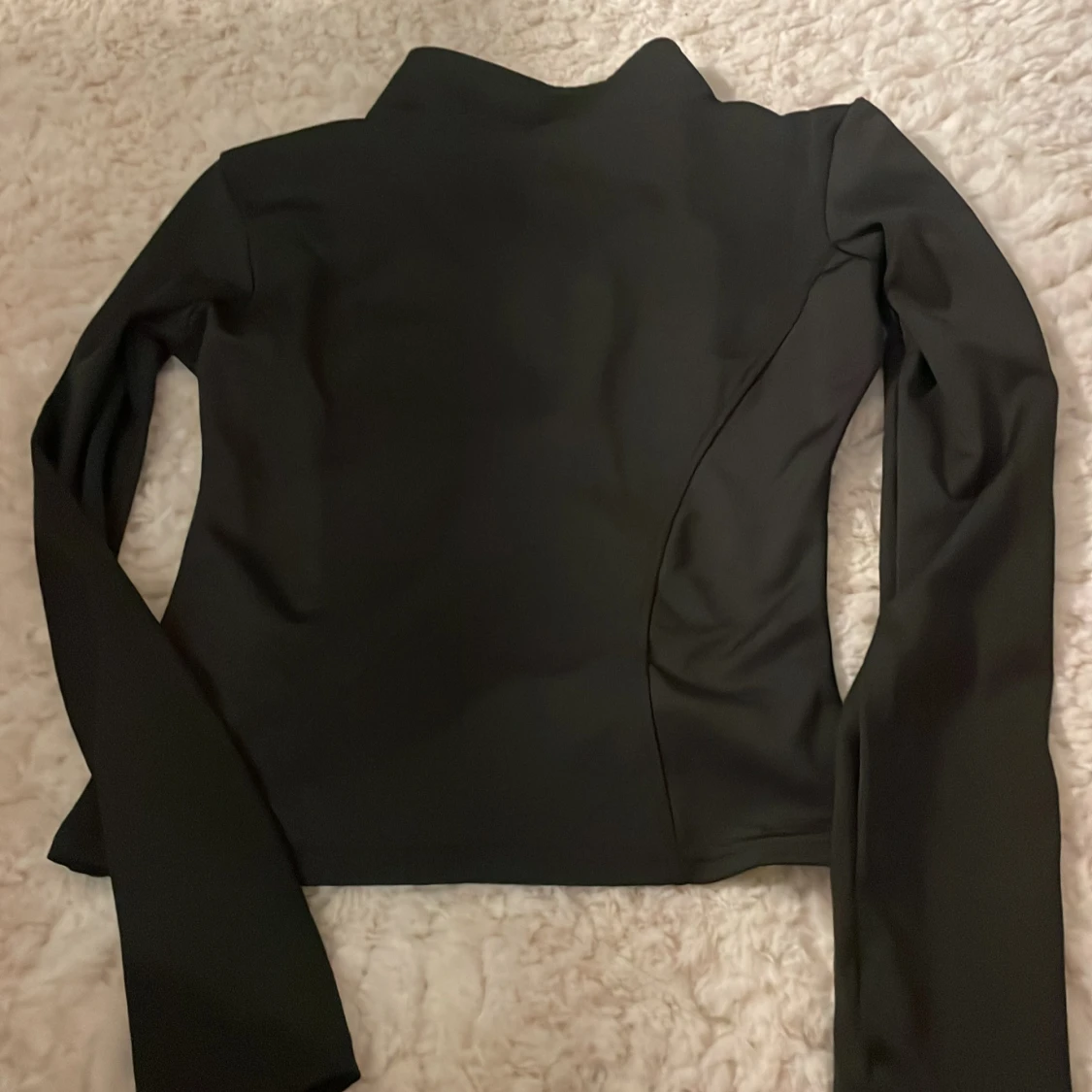 Svart jacka med dragkedja - 1