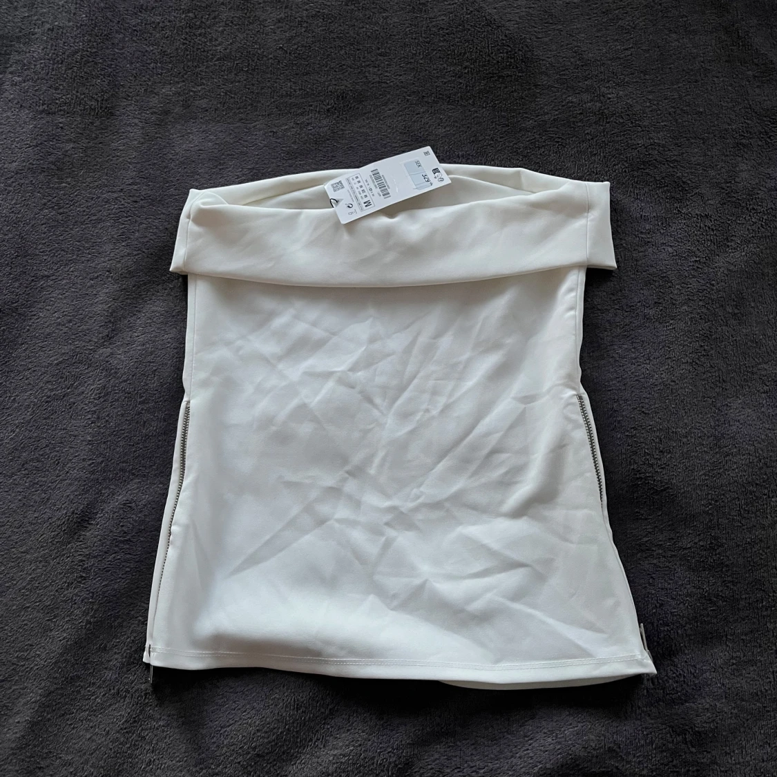 Vit tubtopp med dragkedja